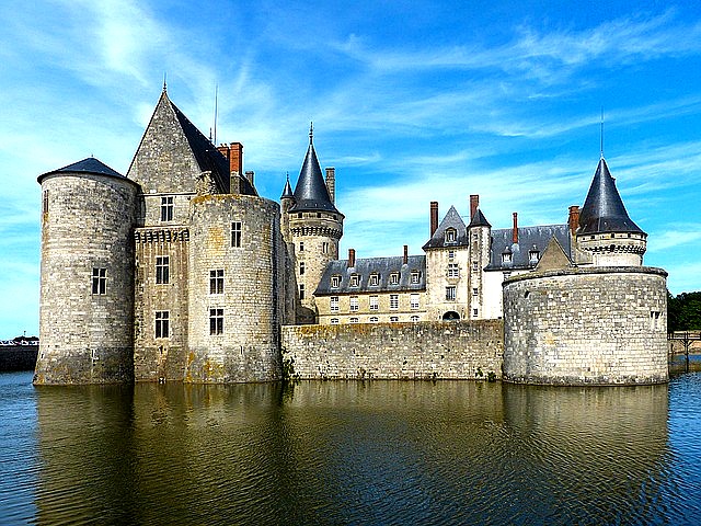 zámek Chateau du Sully sur Loire co navštívit a vidět ve Francii