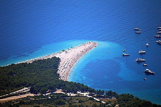 Bol zlatni rat co navštívit a vidět v Chorvatsku