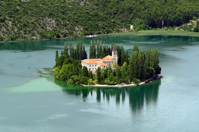 Národní park Krka Visovac a co navštívit a vidět v Chorvatsku