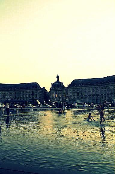 Bordeaux Náměstí place de la Bourse co navštívit a vidět ve Francii