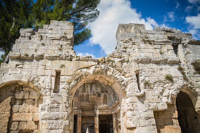 Nimes co navštívit a vidět ve Francii