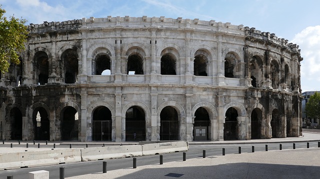 Nimes amfiteátr co navštívit a vidět ve Francii