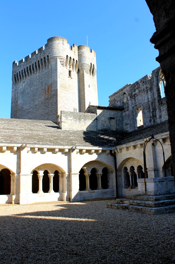 opatství Abbaye de Montmajour co navštívit a vidět v Provence