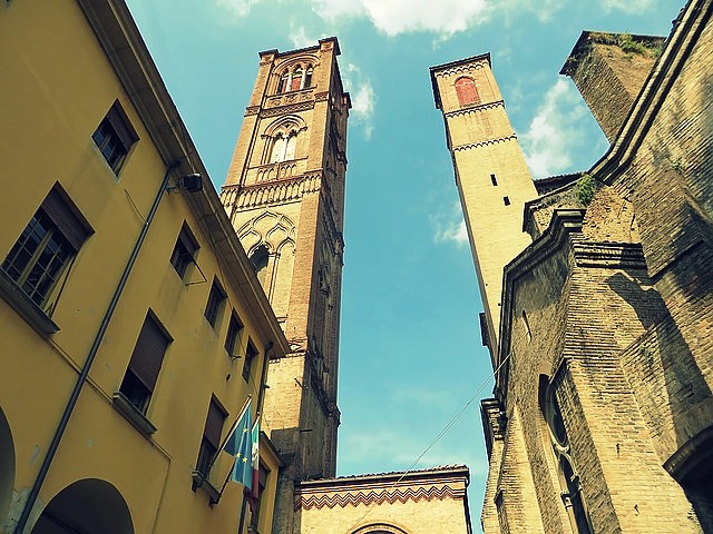 Boloň Torri Asinelli a Torre Garisenda