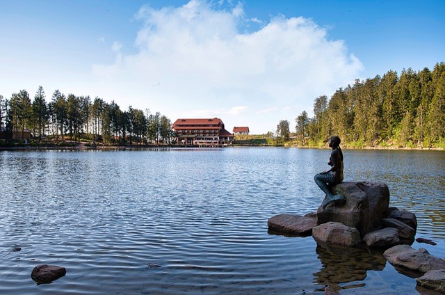 Co navštívit a vidět v Černém lese, jezero Mummelsee