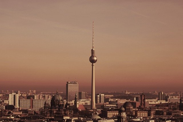 Berlín  - televizní věž, co navštívit a vidět, turistické atrakce, průvodce Berlín