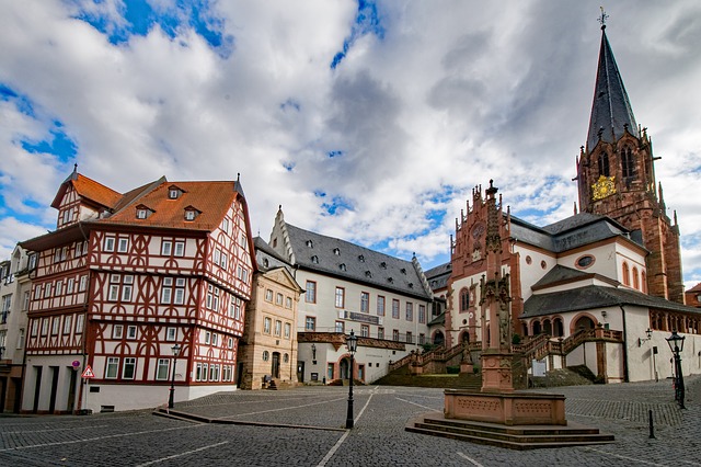 Německo Aschaffenburg kostel Stiftskirche co navštívit a vidět, průvodce