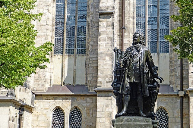 Lipsko co navštívit a vidět, Thomaskirche - socha J. S. Bacha